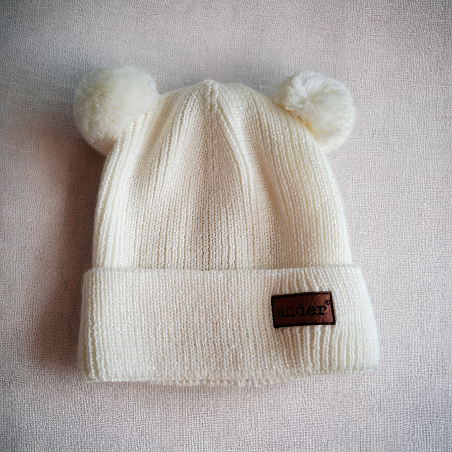 Bonnet tricoté Teddy en 100 % laine mérinos avec pompon blanc