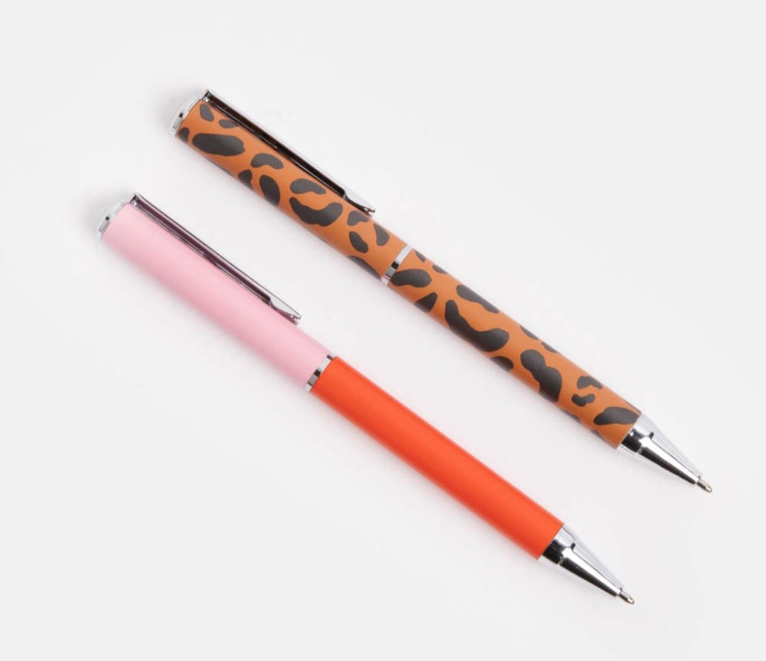 Lot de 2 stylos en boîte rose et léopard