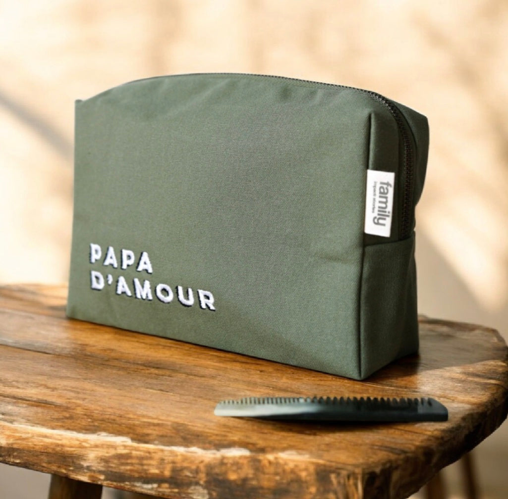 Trousse de toilette brodée "Papa d'amour" Olive