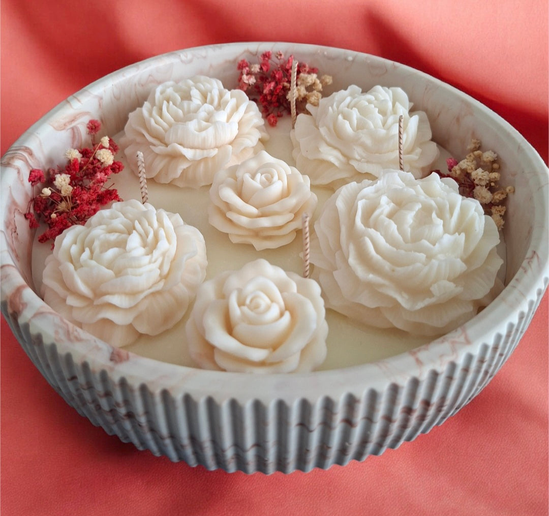Grande bougie pot jesmonite & fleurs - Vanille des îles