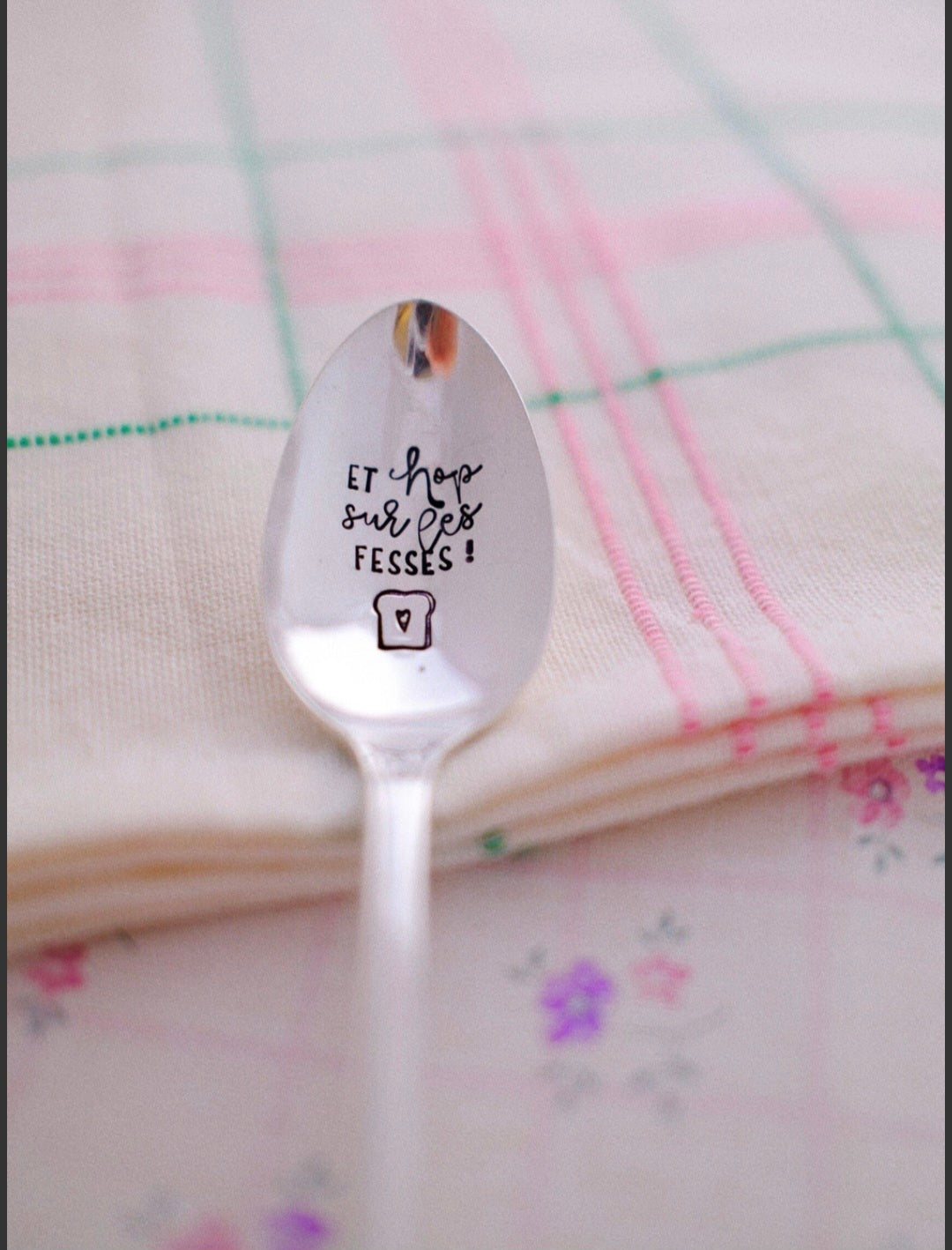 Cuillère vintage gravée « Et hop sur les fesses »