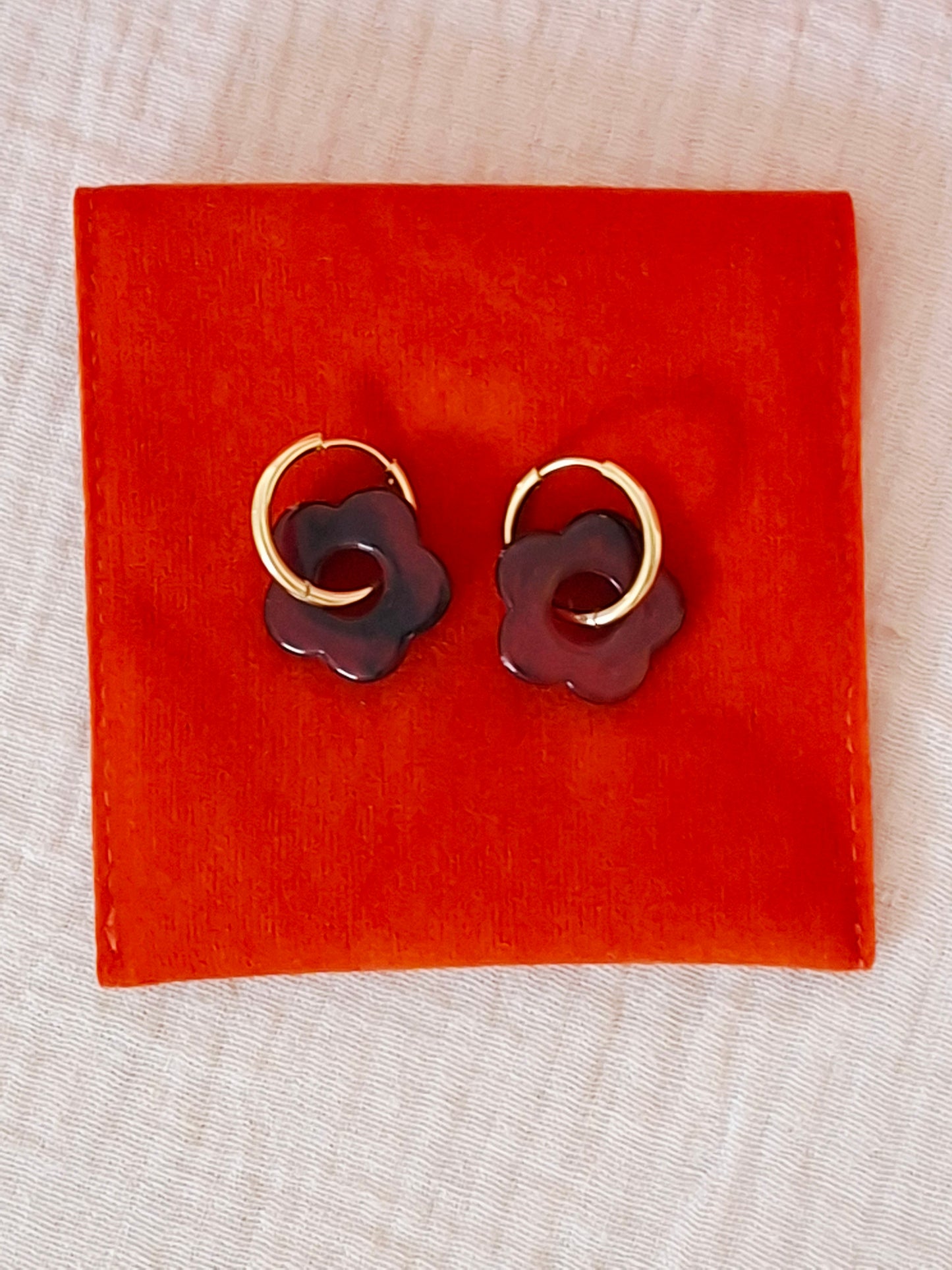 Boucles créoles fleurs en résine acier inoxydable rouge cerise