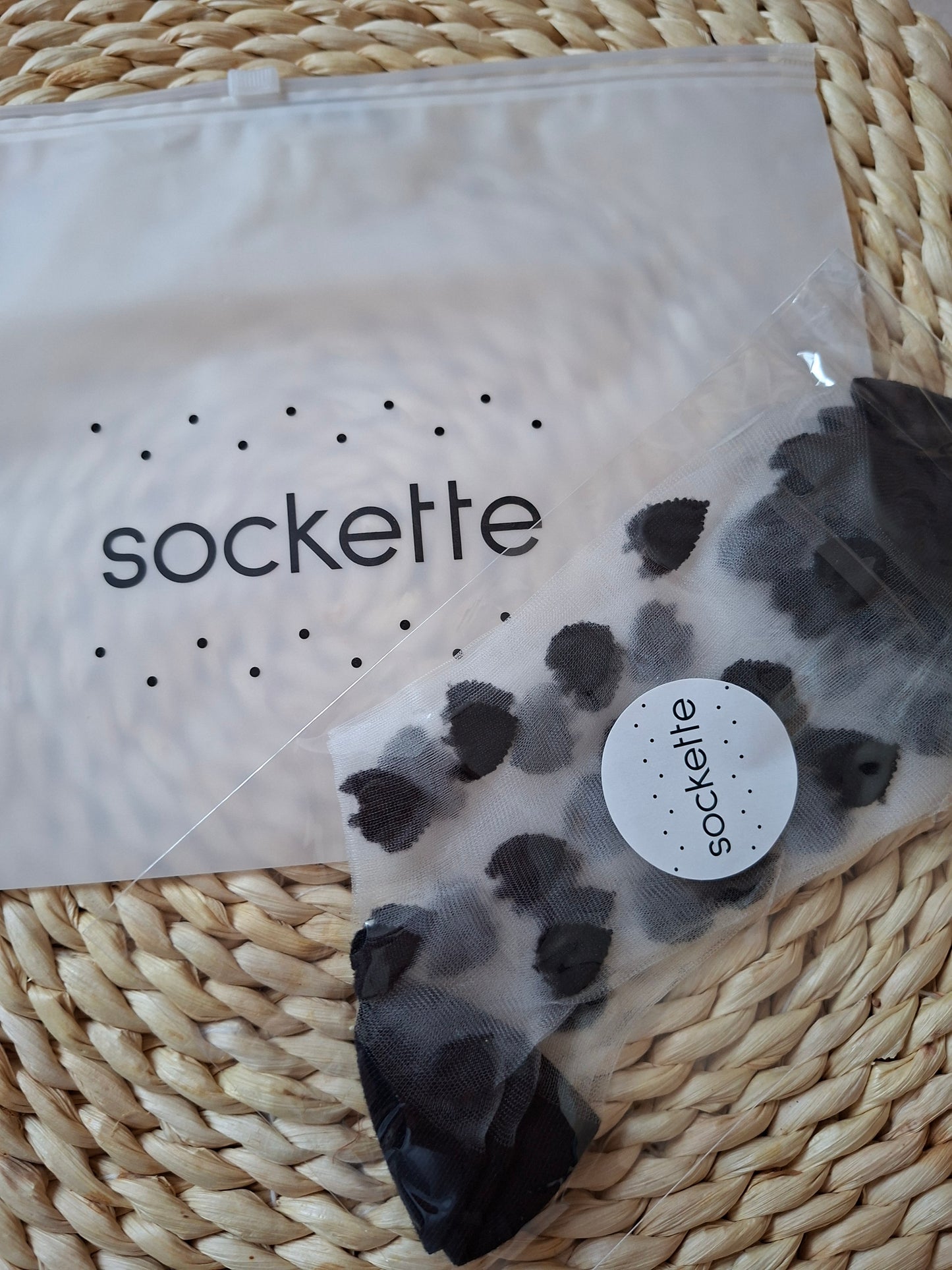 Chaussettes transparente coeur noir