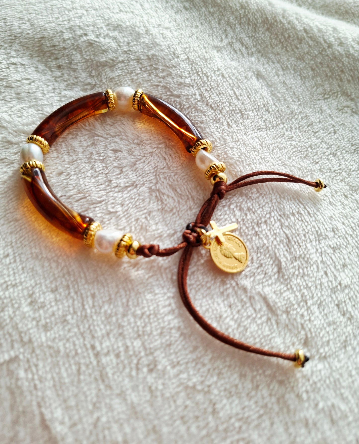 Bracelets à perles colorées en tartaruga et en or