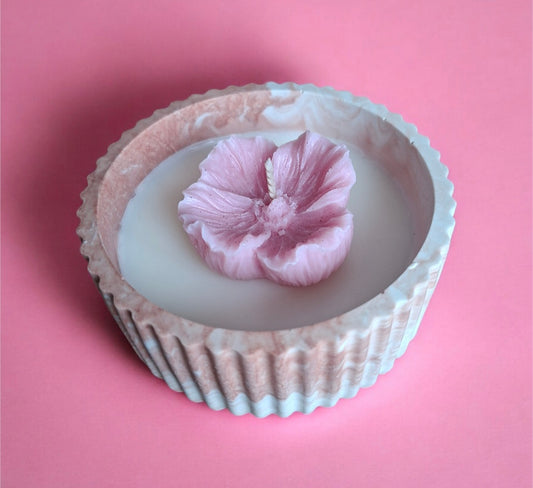 Bougie artisanale en pot de jesmonite pigmentée – Vanille des Îles