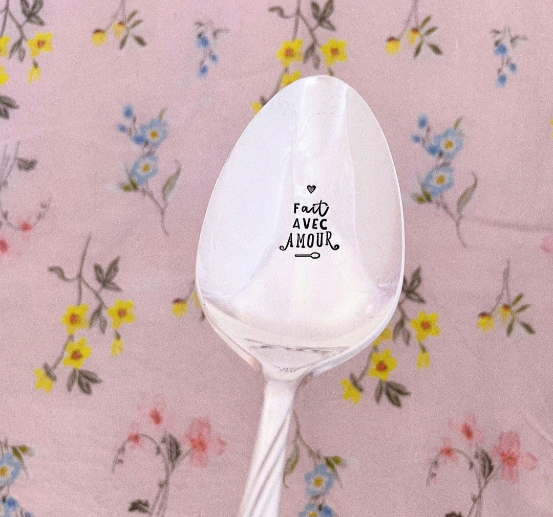 Grande cuillère vintage gravée "fait avec amour"