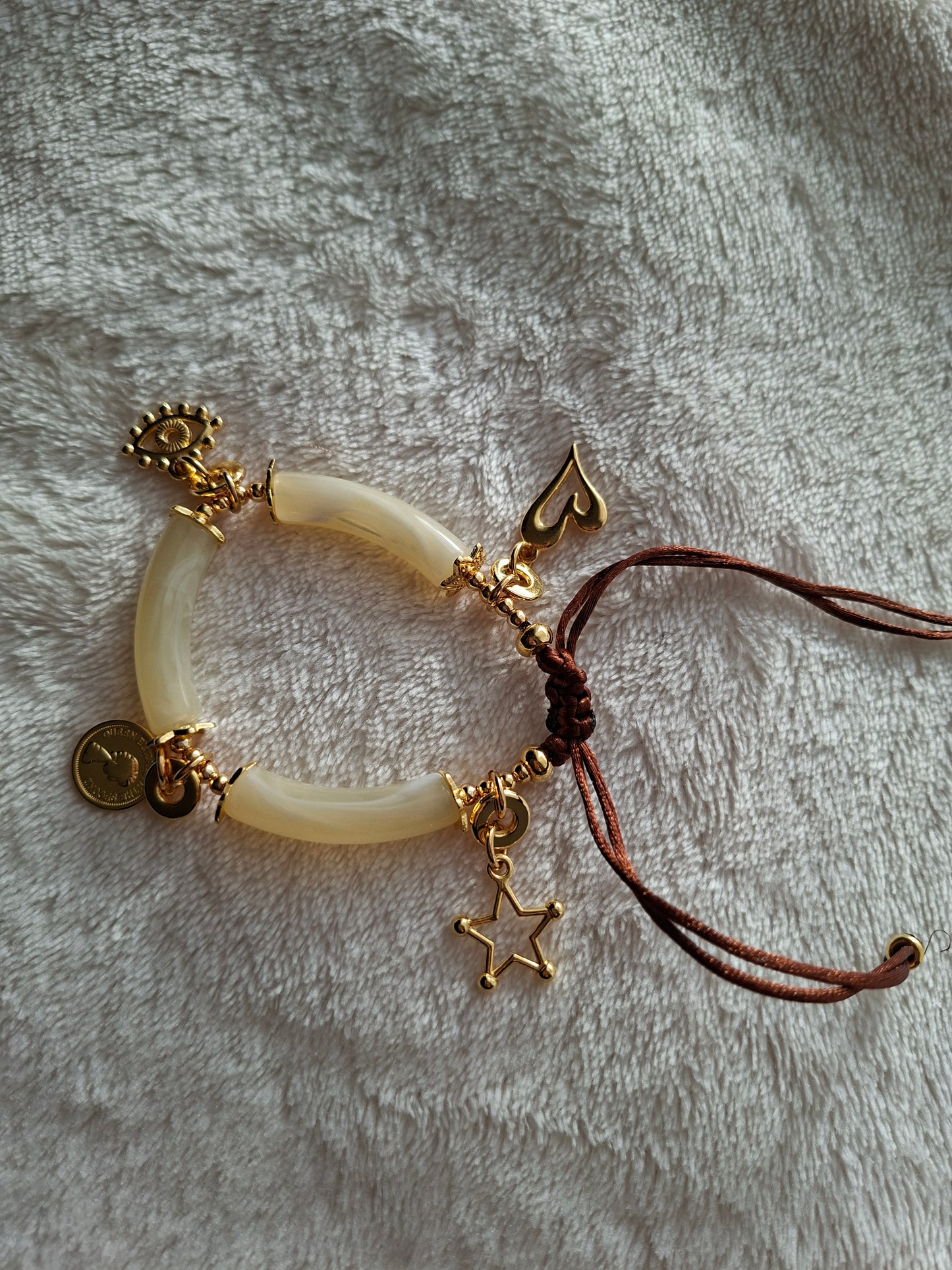 Bracelets à perles colorées en tartaruga et en or