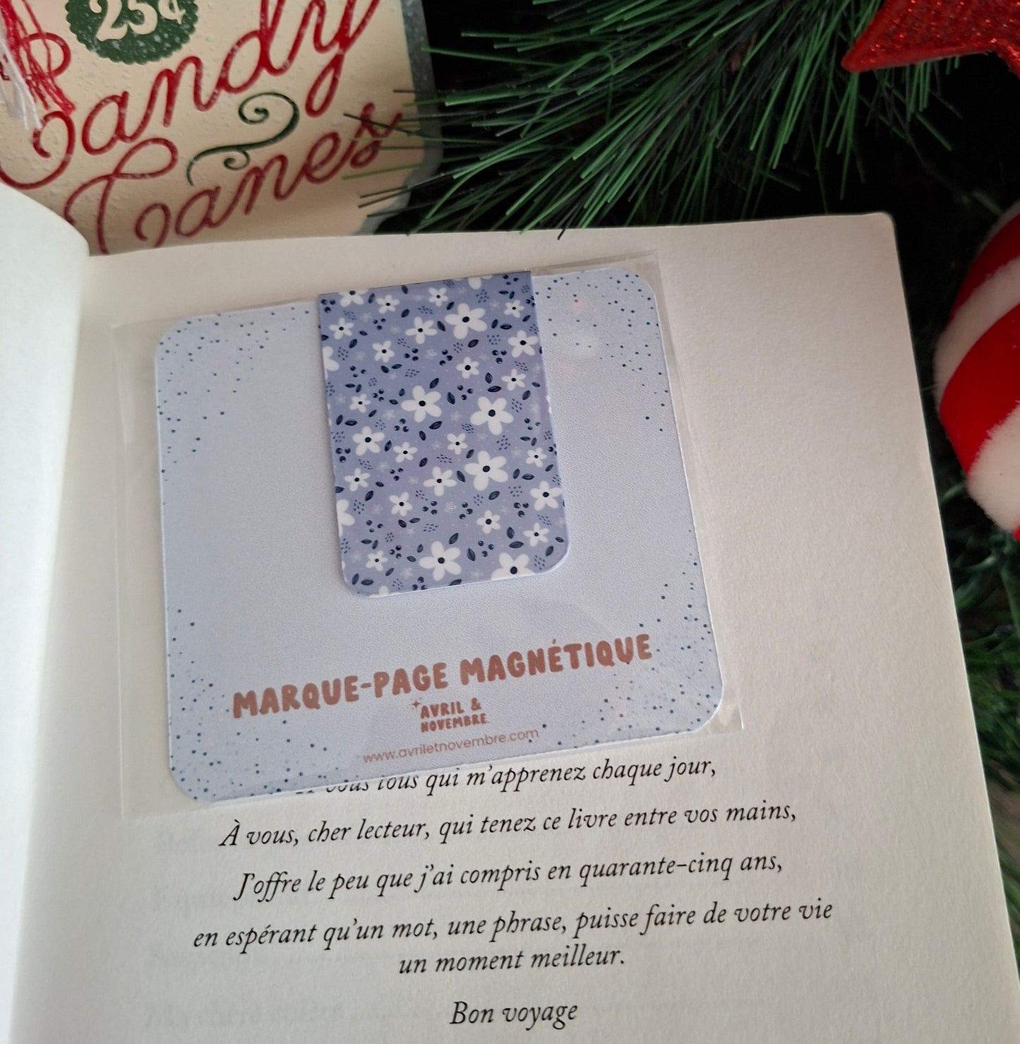 Marque-Page Magnétique - Petites fleurs blanches - Fond Violet