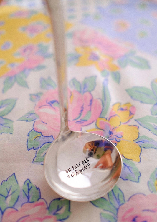 Petite louche vintage gravée "On fait des crêpes?"